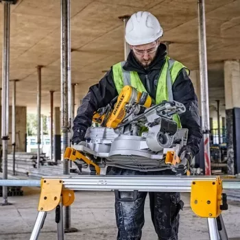 Zāģzāģa statīvs DeWalt DE7033 — alumīnija salokāms statīvs, 4 kājas, pagarināms līdz 2,5 m, kravnesība 227 kg, 16 kg
