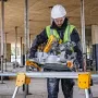 Zāģzāģa statīvs DeWalt DE7033 — alumīnija salokāms statīvs, 4 kājas, pagarināms līdz 2,5 m, kravnesība 227 kg, 16 kg