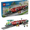 LEGO City pilsētas tramvaja un stacijas lomu spēles būvēšanas komplekts bērniem ar rotaļu tramvaju, dāvana zēniem un meitenēm no 7 gadu vecuma, kuriem patīk transportlīdzekļi