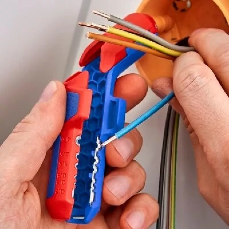 Noņemšanas rīks Knipex ErgoStrip PV 16 95 03 PV kabeļiem, regulējama atdura, ergonomisks rokturis