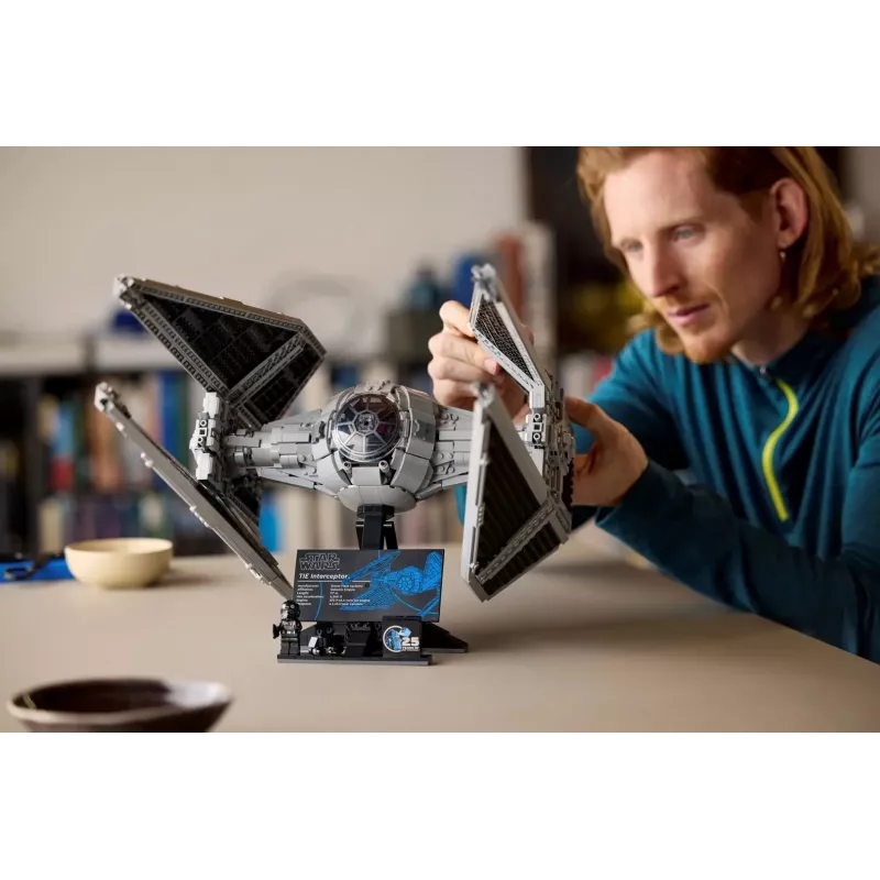 LEGO Star Wars Tie Interceptor model 75382 — detalizēts zvaigžņu iznīcinātāja būvējums, 1931 gab., 18+