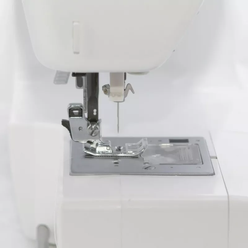 Mehāniskā mājsaimniecības šujmašīna lucznik Malwina 2070 — 63 dūrienu veidi, 7 mm dūriena platums, 99 programmas, automātiskā pogcauruma veidošana, brīvā piedurkne