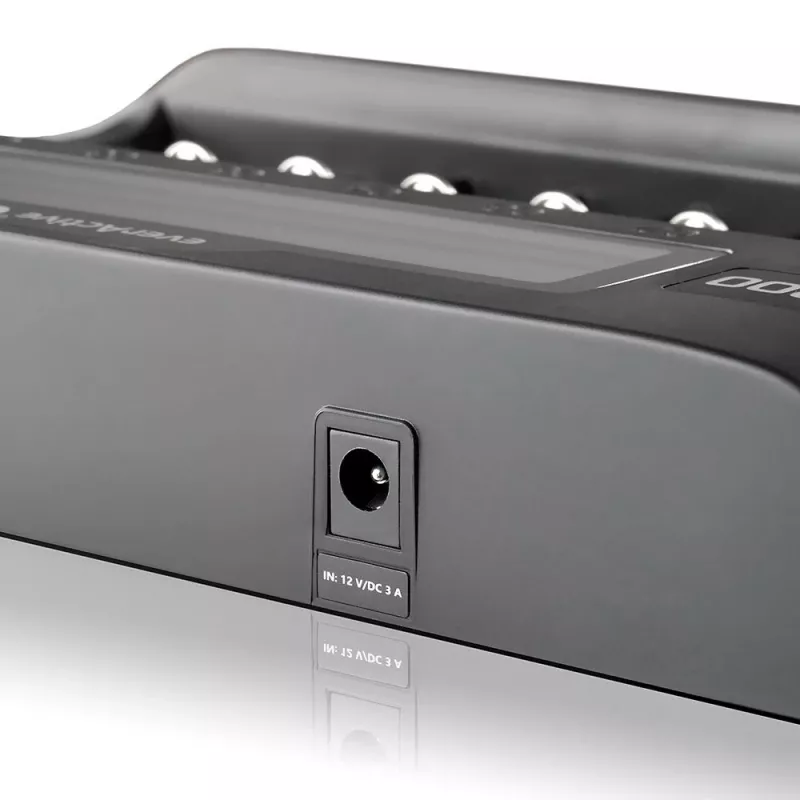Baterijas lādētājs everActive UC-800 AC 12V 3A — LiFePO4/LiPo/NiMH, atbalsta AA/AAA/9V, līdz 10 baterijām, 12 V ieeja, iebūvēts displejs, melns