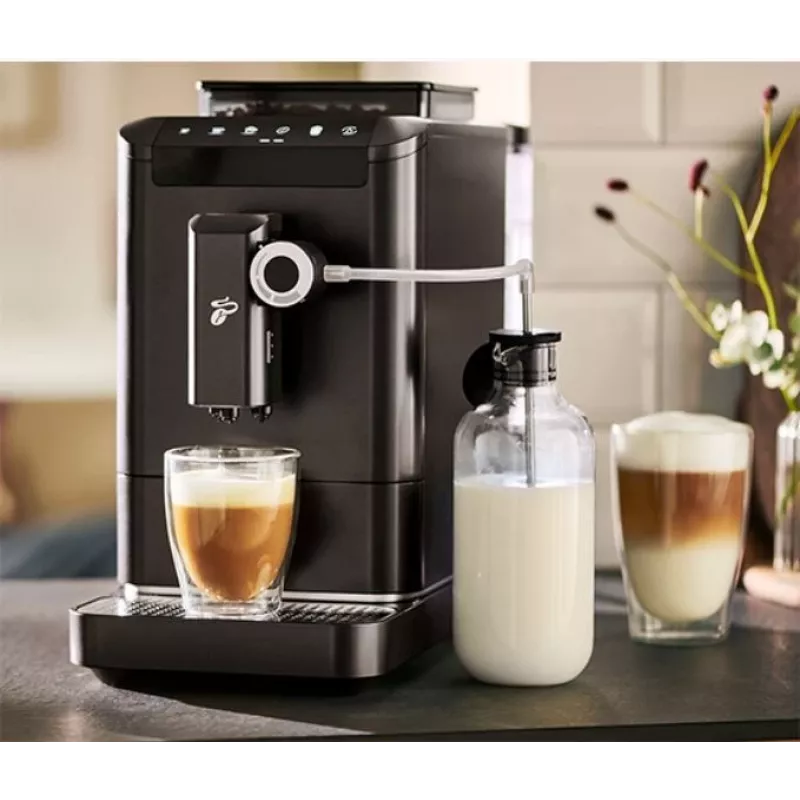 Espresso kafijas automāts Tchibo Esperto2 Milk melns — integrēts piena putotājs, galda virsmas automātiskais espresso kafijas automāts