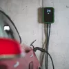 Elektromobiļa uzlādes stacija zaļa Cell EV14 22 kW melna alumīnija, pie sienas stiprināma