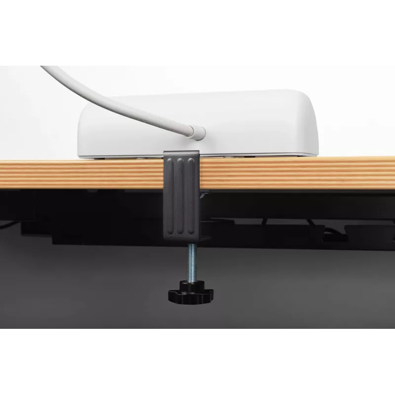 Strāvas sadalītājs DIGITUS 3-vietīgs ar 2×USB-A un 1×USB-C, 3 maiņstrāvas rozetes tips E/F, 1,5 m kabelis, balts