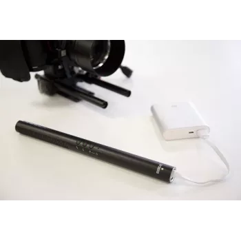 Virziena digitālās kameras mikrofons RØDE NTG-4+ — superkardioīds, 20–20000 Hz, -32 dB, 200 Ω, mini XLR, darbināms ar baterijām, 22×278 mm, 176 g, melns