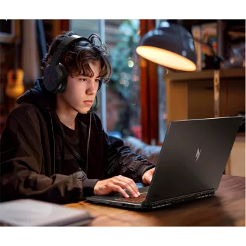 Acer Nitro V17 17,3 collu Full-HD 144Hz klēpjdators — Ryzen R7-260, 16GB RAM, 1TB SSD, GeForce RTX 5070, Linux
