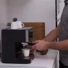 Espresso kafijas automāts Melns & Decker BXCO1200E — 1200 W, 15 bāri, 1,2 L ūdens tvertne, 2 tasītēm, iebūvēts piena putotājs, galda virsmai, sudraba krāsā