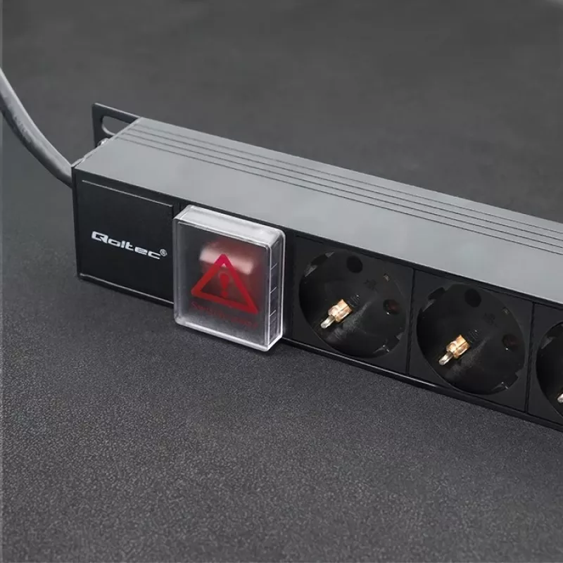 Qoltec Alumīnija PDU RACK | 16A | 16 x Schuko | Vertikāls | 1.8m