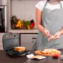 Sviestmaižu grils Melns & Decker BXSA753E — 2 sviestmaizēm, 750 W, nepiedegošas plāksnes, 215×125 mm cepšanas virsma, kompakts nerūsējošais tērauds