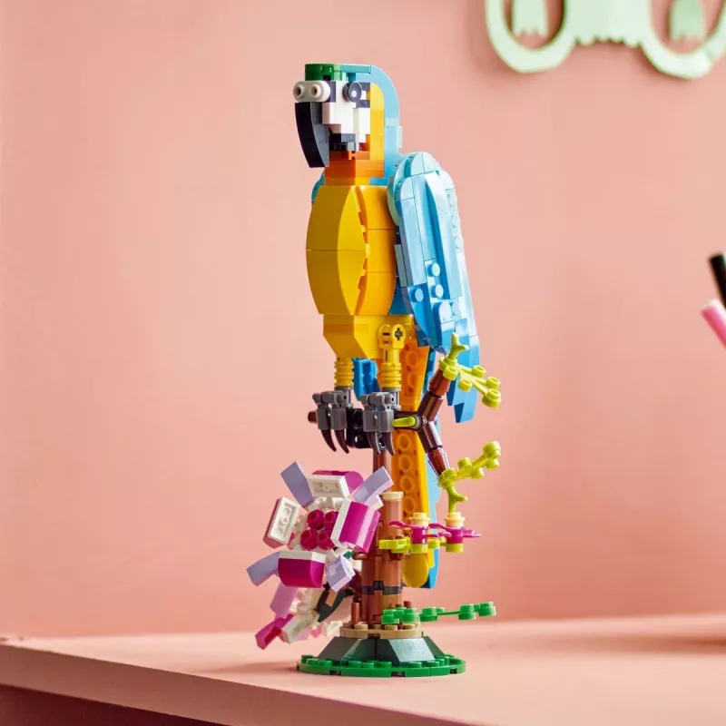 LEGO komplekts Exotic Parrot 31136 — Creator vitrīnas modelis, 253 detaļas, 220×120×110 mm