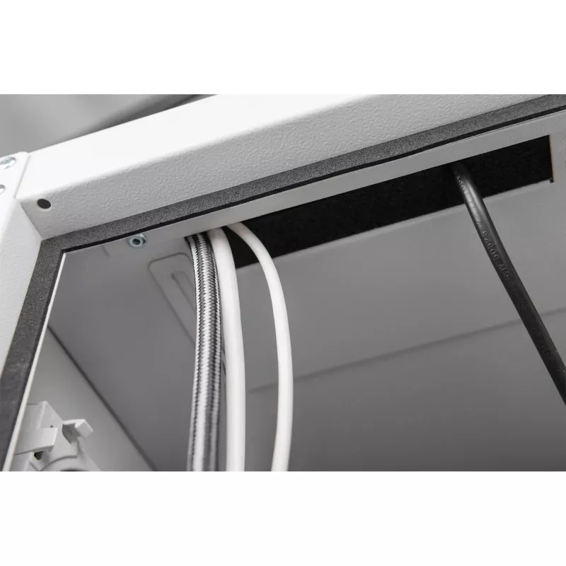 Digitus datora korpuss ar iebūvētu filtra ventilatoru un izlīdzinošām kājām