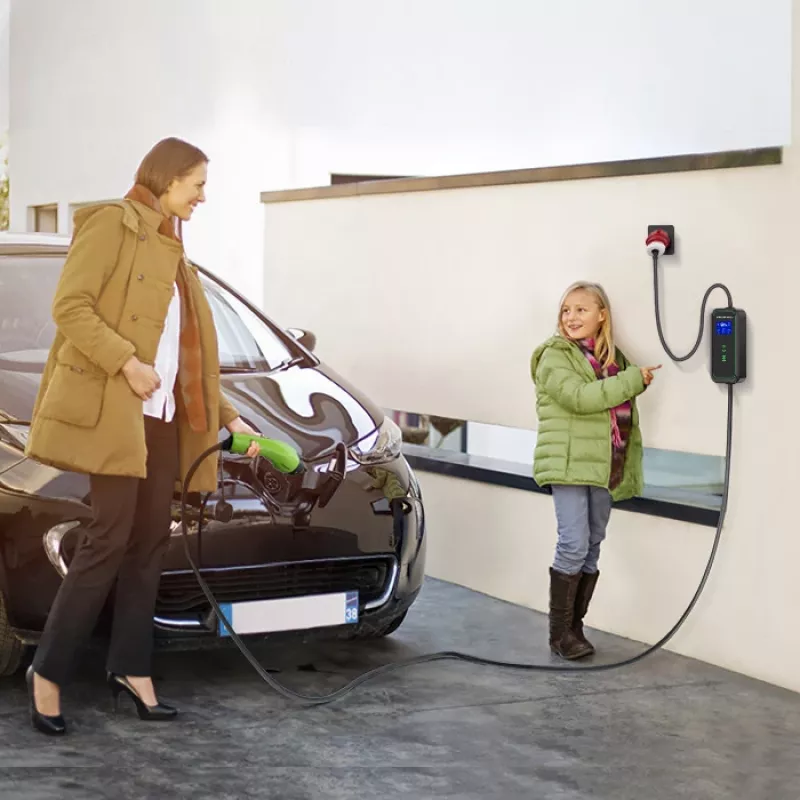 Qoltec Mobile EV Car Charger Adjustable 2in1 Type2 | 11kW | CEE 5 PIN | LCD | 3 phases | Portable | Wallbox | 5m