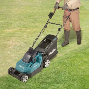 Makita DLM382PM2 - Zālāja pļāvējs - Bezvada - 18 V - 4 Ah - 2 baterijas - 3700 apgr./min - 38 cm - 16,9 kg