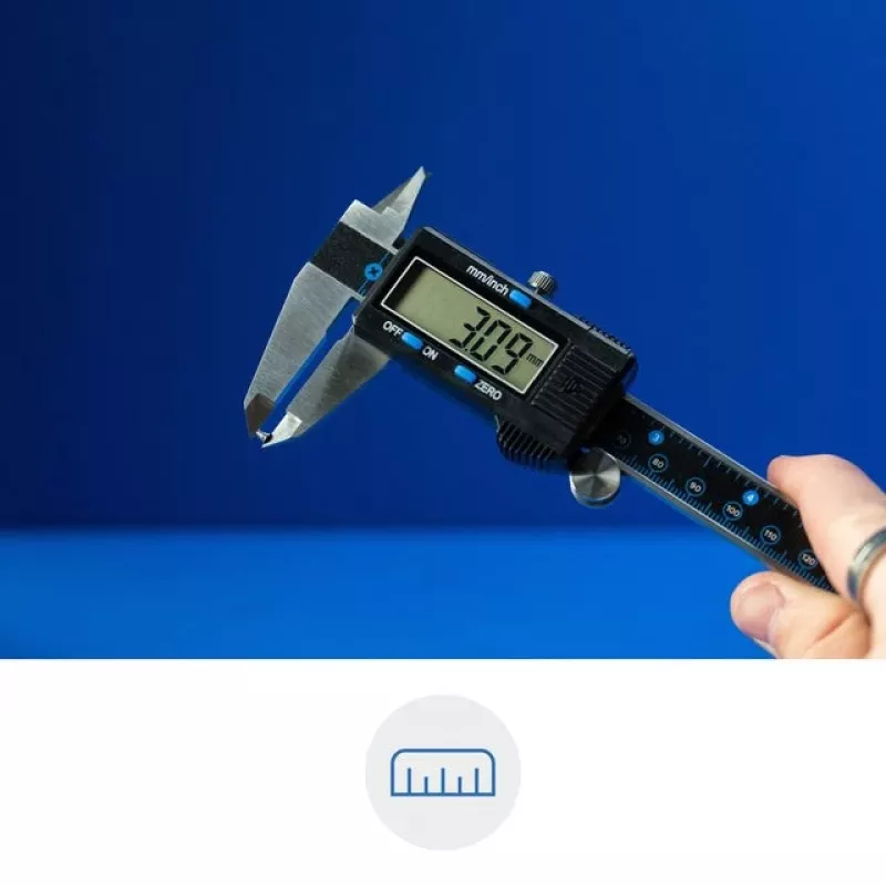 iFixit digitālais bīdmērs ar zilu LCD ekrānu