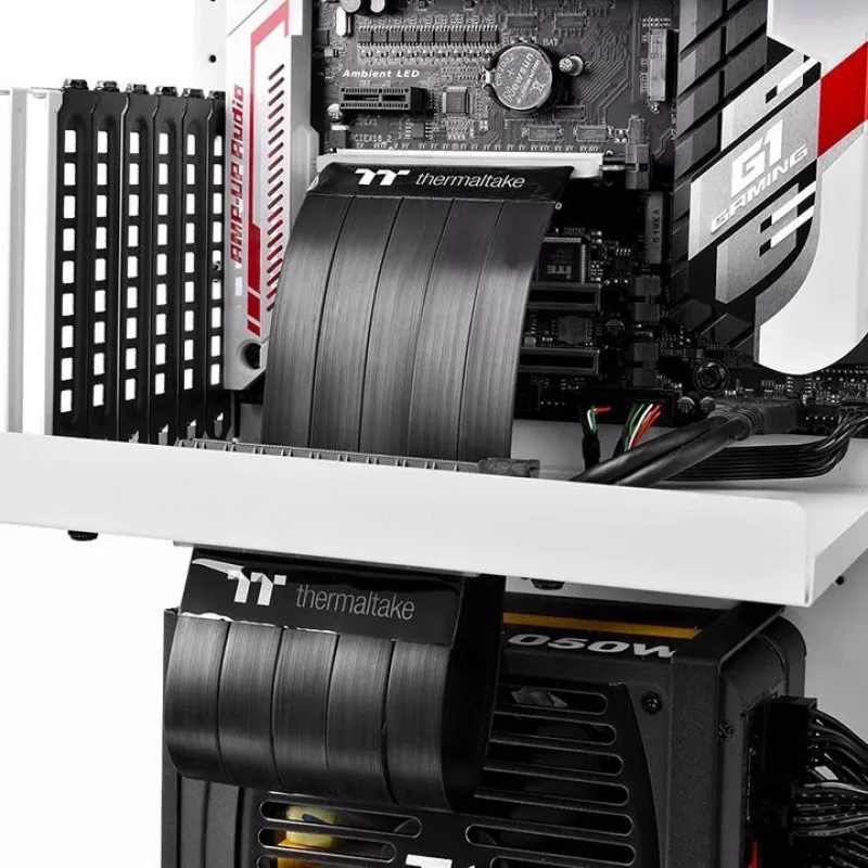 Thermaltake AC-045-CN1OTN-C1 saskarnes kartes/adapteris iekšējais PCIe
