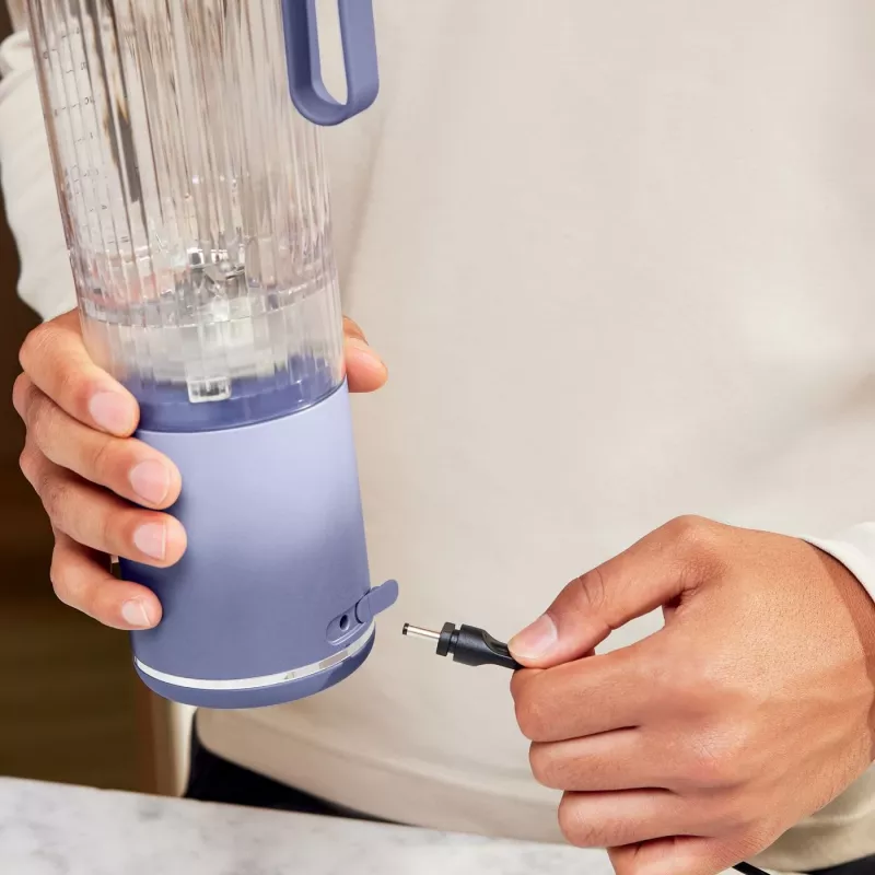 Pārnēsājamais blenderis Ninja BC251EULD — 0,57 L bļoda, baterija 11,1 V, nerūsējošā tērauda asmeņi, lavandas/caurspīdīgs