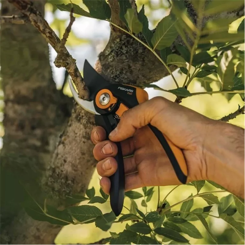 Fiskars Plus SmartFit P541 dārza apvedceļa šķēres melnas, oranžas