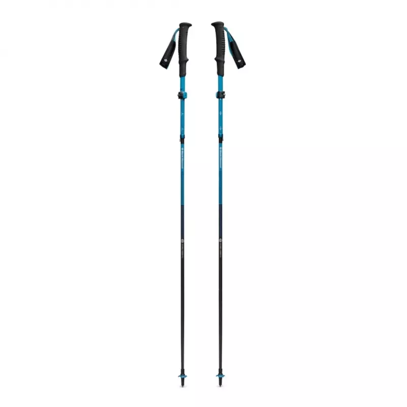 Pārgājienu nūjas Melns Diamond Distance Carbon FLZ — salokāmas oglekļa, regulējamas 125–140 cm, 3 sekciju, 364 g, salocītā garumā 40 cm