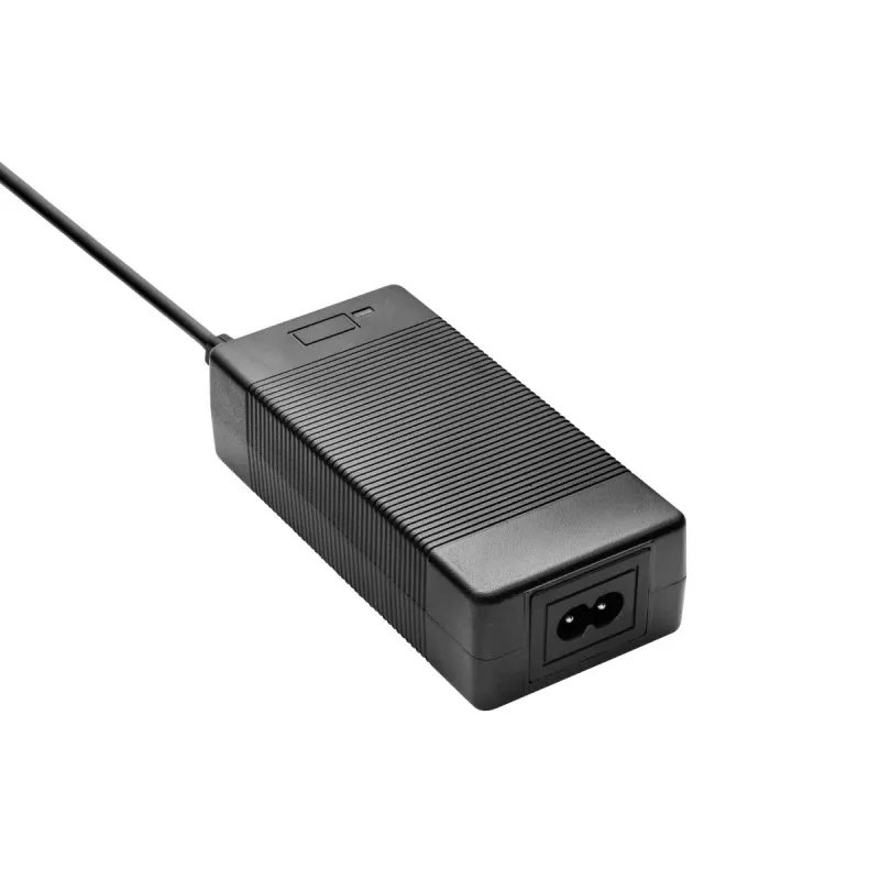 Akyga AK-EV-01 elektrovelosipēda akumulatora lādētājs 24 V akumulatoriem, 29,4 V / 2 A, 60 W, XLR spraudnis