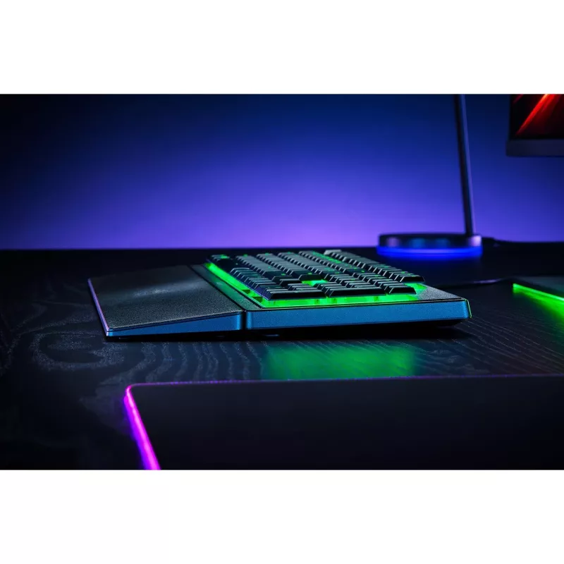 Spēļu tastatūra Razer Ornata V3 X pilna izmēra USB, membrānas slēdži, RGB LED fona apgaismojums, plaukstu balsts, 1000 Hz aptaujas frekvence, melna