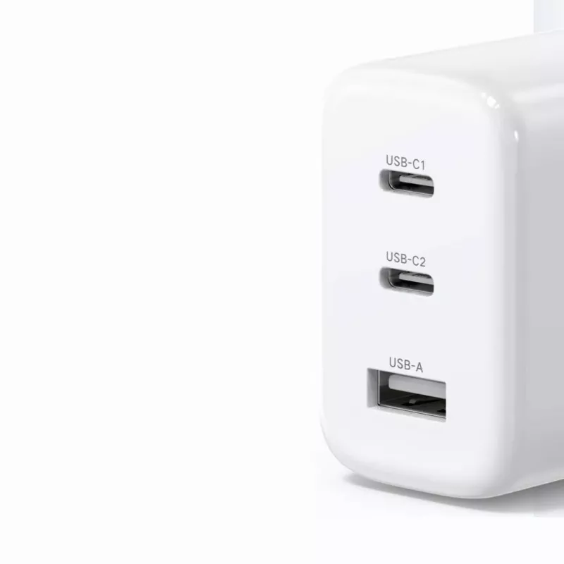 Sienas lādētājs UGREEN CD275 2× USB Type-C 65W Balts — dubults USB-C 65W ātra uzlāde, 100–240V ieeja