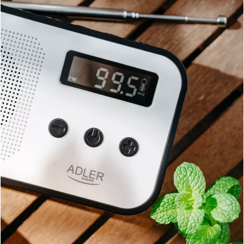 Pārnēsājamais ciparu radio Adler AD 1907 — AM/FM, ciparu uztvērējs, modinātājs, USB-C, 600 mAh baterija, LCD, 20 atmiņas vietas, teleskopiskā antena