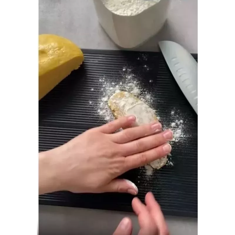 Manuāla makaronu mašīna GEFU GF89426 — lazanjas, tagliatelle, tagliolini pagatavošanai; nerūsējošais tērauds un plastmasa; 205×200×155 mm