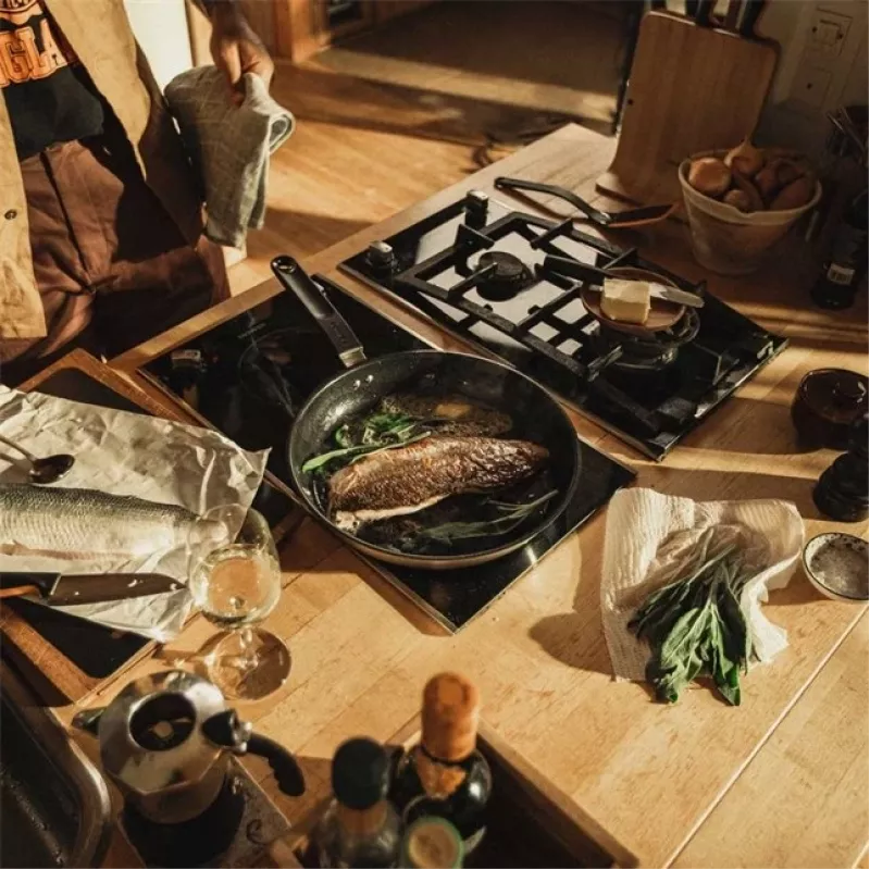 Fiskars 1072312 Functional Form Panna 280 mm Gourmet cepšanas panna apaļa