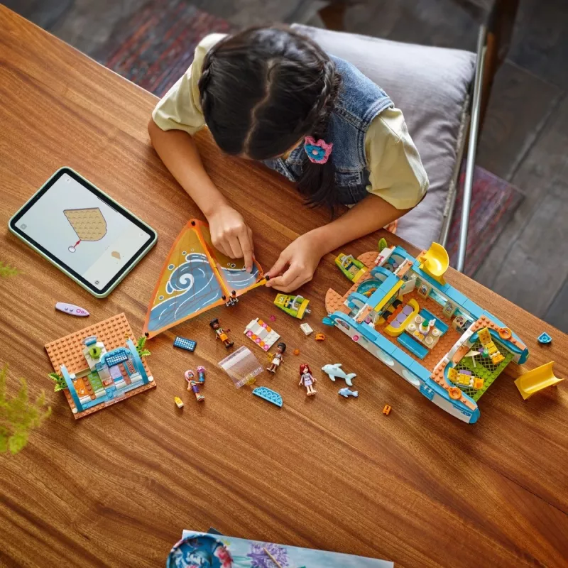LEGO Friends spēļu komplekts Ceļojumu laivas piedzīvojums 42664 — 685 detaļas, 4 mini-lelles, vecumam 8+, 260×190×320 mm