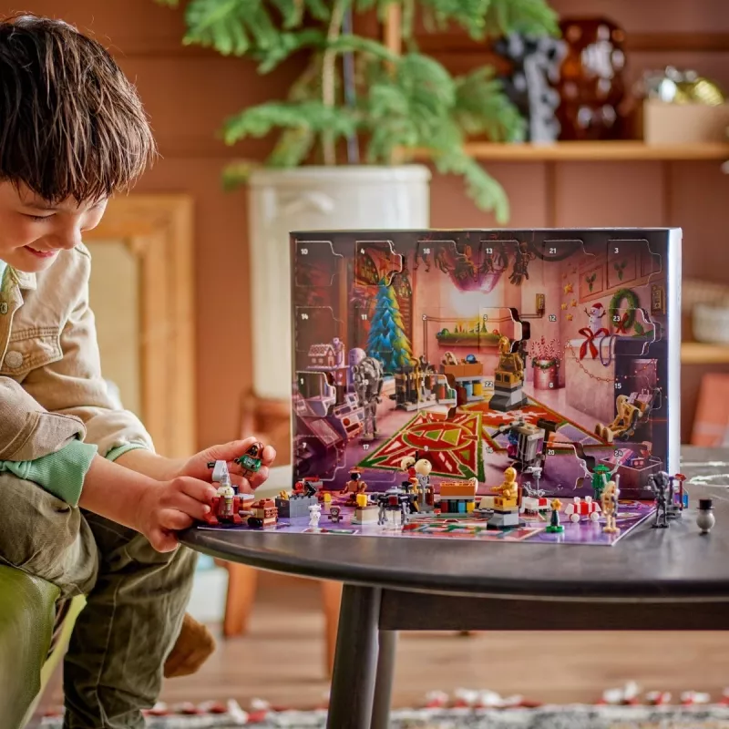 Konstruktoru rotaļlieta LEGO Star Wars Advent Calendar 2025 — komplekts 75418, sezonālas būvējamas minifigūras un modeļi