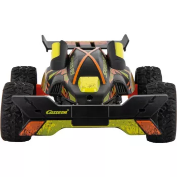 RC ātrgaitas automašīna ar tramplīnu