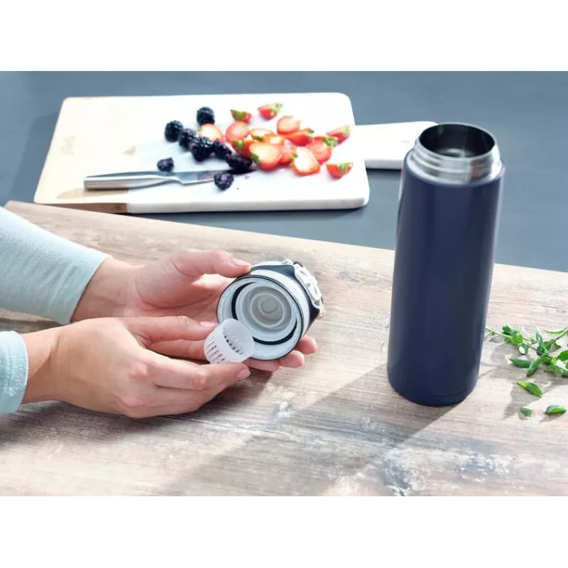 Travel mug Leifheit 03275 600 ml stainless steel, double-wall, leakproof, flip-top, handle, Melns/blue
