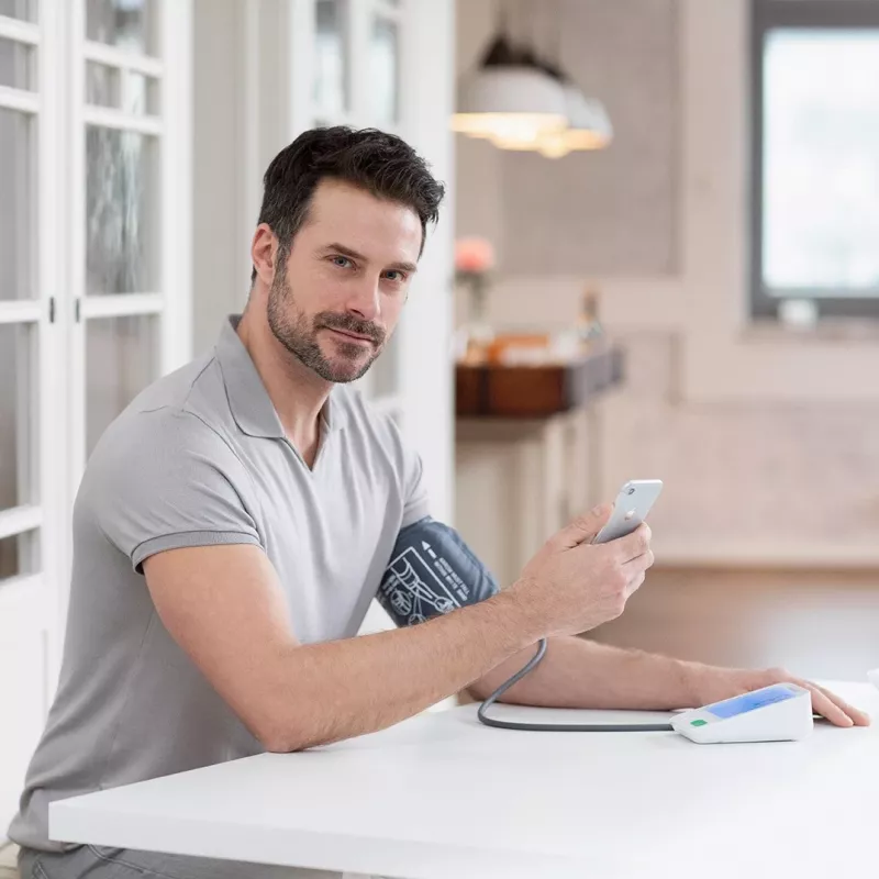 Augšdelma asinsspiediena mērītājs Medisana BU 584 connect