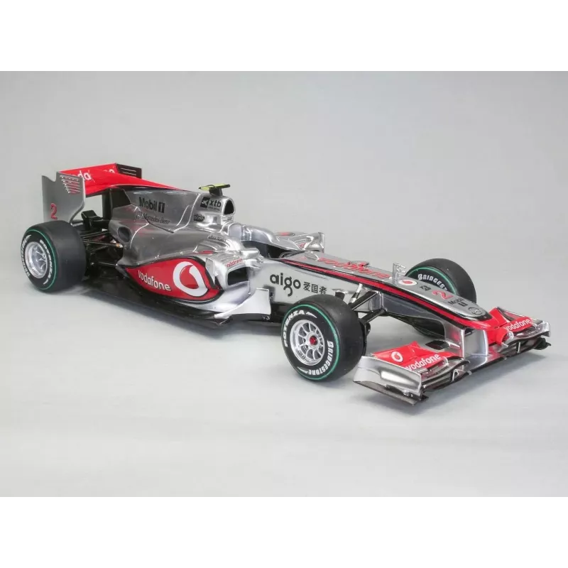 REVELL plastmasas modelis McLaren Mercedes MP4-25 Lewis Hamilton — 1:24 mēroga komplekts