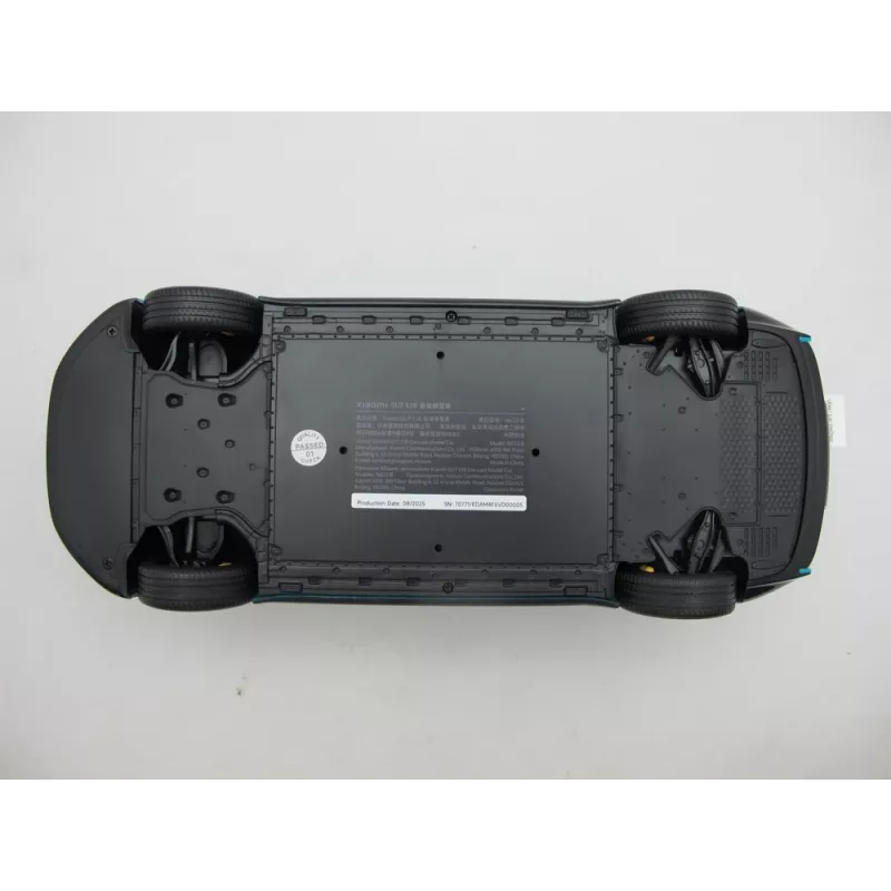 Lieta metāla 1:18 mēroga modelis Xiaomi SU7 — salikts klasisks auto, 278×108×81,5 mm