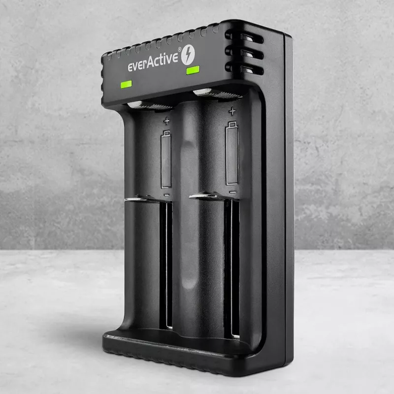 Bateriju lādētājs everActive LC200 mājsaimniecības USB, 2 nodalījumu, Li-Ion, atbalsta A/AA/AAA/AAAA/C/D, 5 V ieeja, 4.2 V izeja, melns