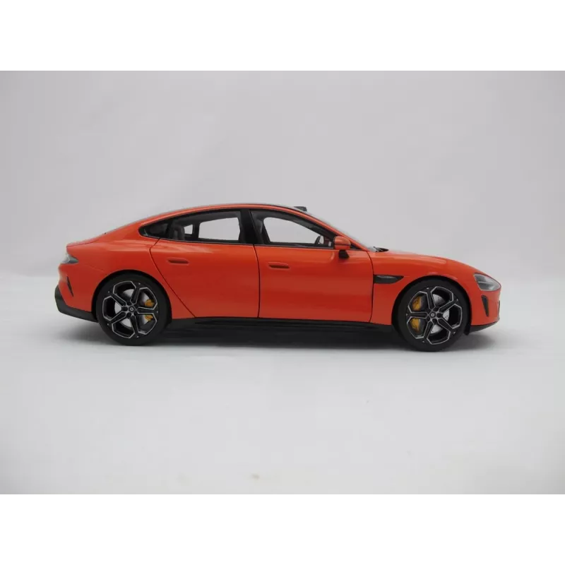 Spiedlējuma modelis Xiaomi SU7 mērogā 1:18, iepriekš salikts, W278×D108×H81,5 mm