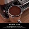 Espresso automāts Ninja ES701EU — pusautomātiskā kafija/espresso, iebūvēta dzirnaviņa, 2 L ūdens tvertne, 1650 W, 25 dzirnaviņu iestatījumi, piena tvertne, 14 bāru sūknis