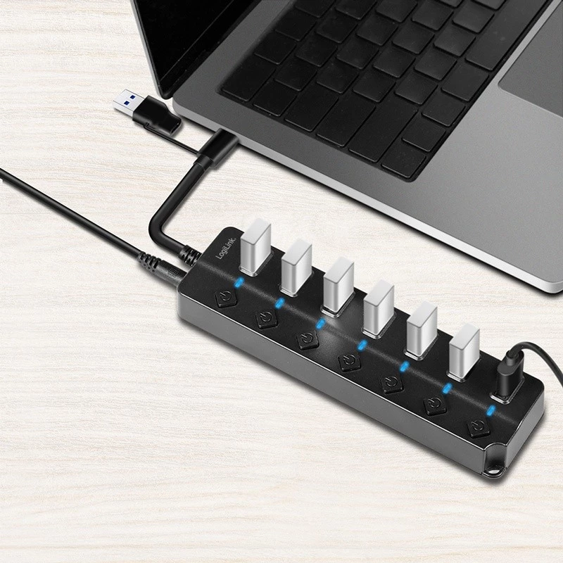 USB 3.2 Gen1 centrmezgls, 7 portu ar ieslēgšanas/izslēgšanas slēdzi, melns