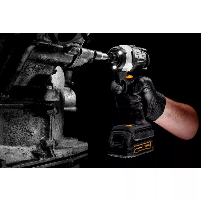 Bezvadu triecienatslēga DCF85ME2GT, 18 V, 1/4 inch, McLaren dizainā pelēka/melna, 2× POWERSTACK Li-Ion akumulatori 1,7 Ah, T STAK kastē