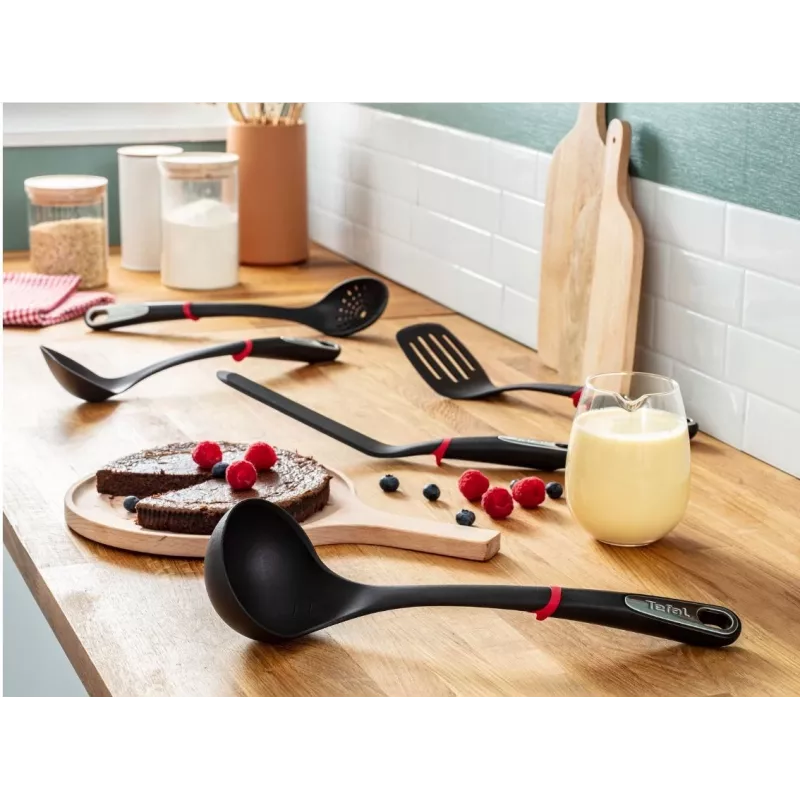 Pasta karote Tefal K20602, silikons, karstumizturīga līdz 220 °C, melna, TPR rokturis