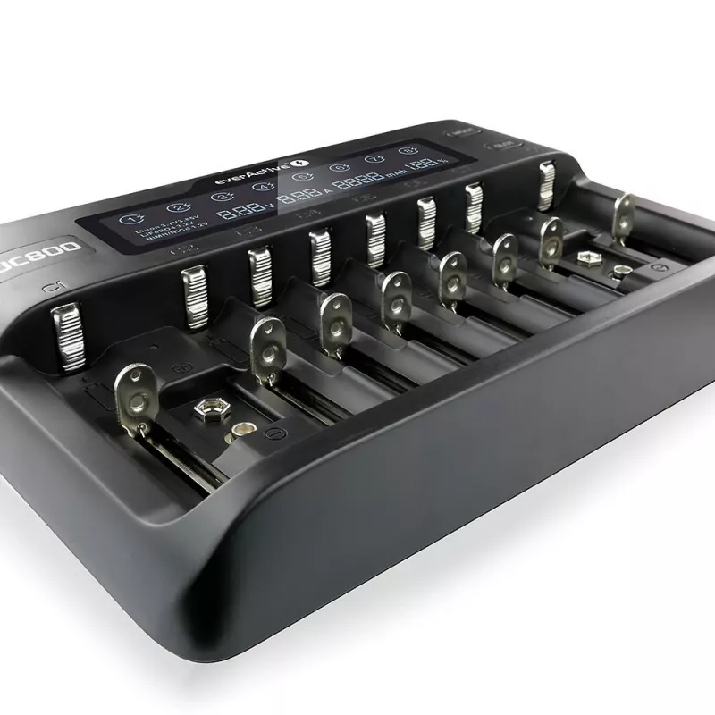 Baterijas lādētājs everActive UC-800 AC 12V 3A — LiFePO4/LiPo/NiMH, atbalsta AA/AAA/9V, līdz 10 baterijām, 12 V ieeja, iebūvēts displejs, melns