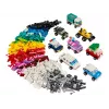 LEGO Classic Creative Vehicles Colourful Model Cars Kit Featuring a Police Car Toy & 11023 Classic zaļa Baseplate Square 32x32 Stud Building Grass