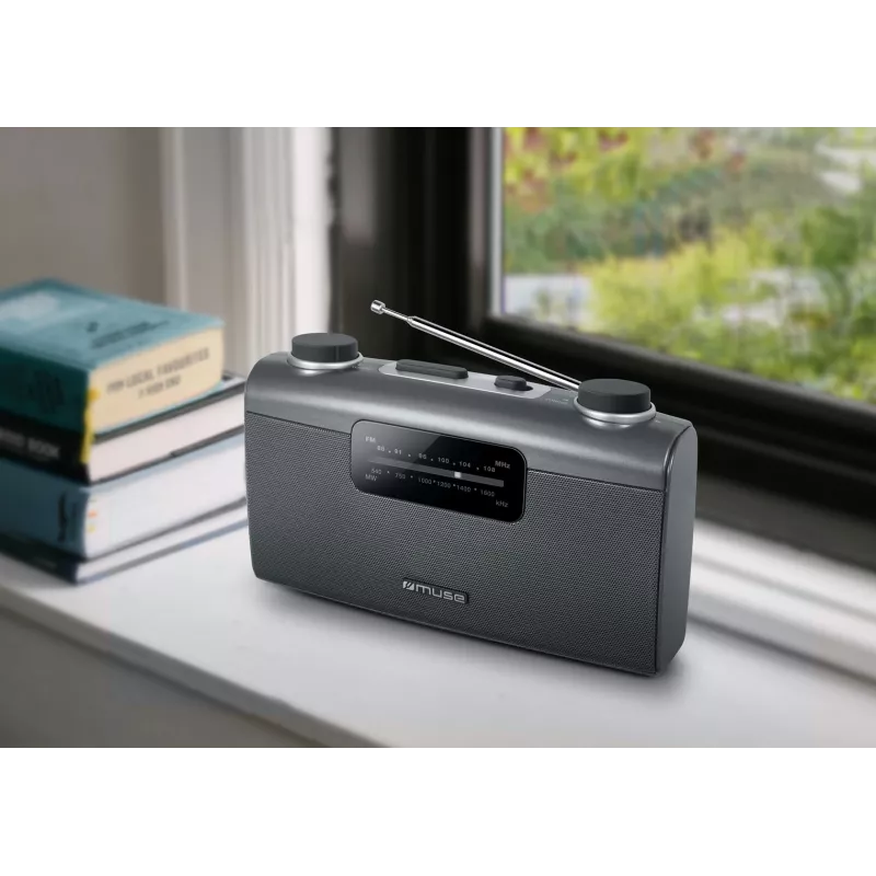 Portatīvais radio Muse M-058 R — AM/FM, rotējoša skaļuma regulēšana, baterijas vai maiņstrāva (230V, 50Hz), melns/pelēks