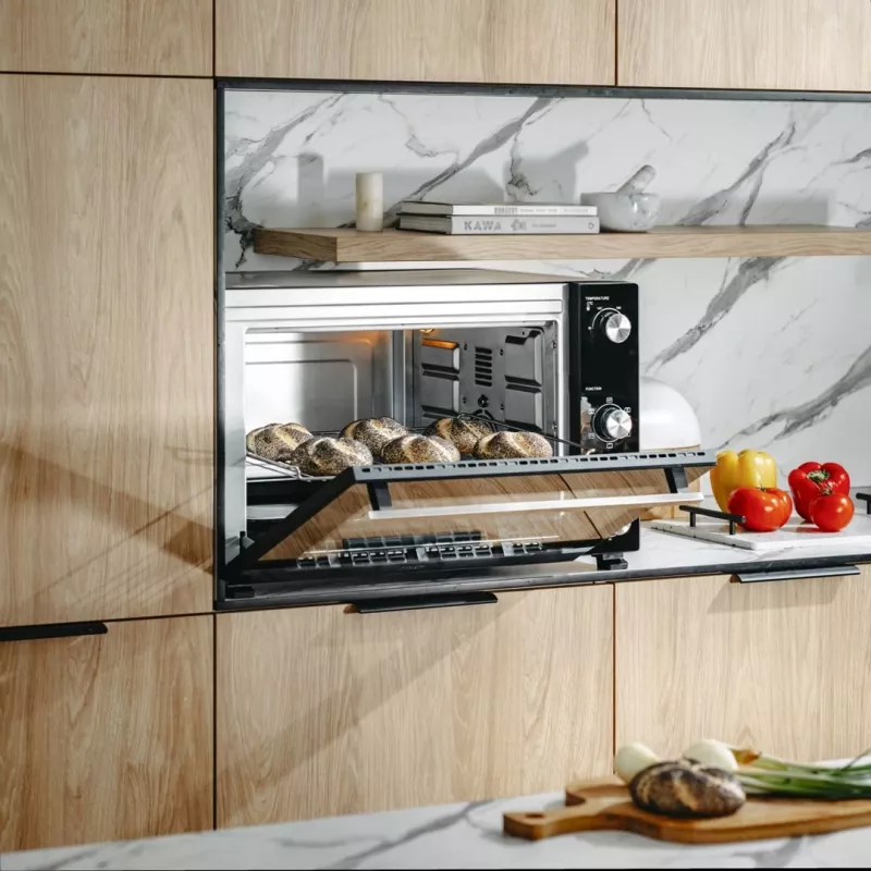 Elektriskā cepeškrāsns Adler AD 6028 — 60 L, 2000 W, brīvi stāvoša, rotējošās vadības ierīces, rotisserie, max 230°C, melna