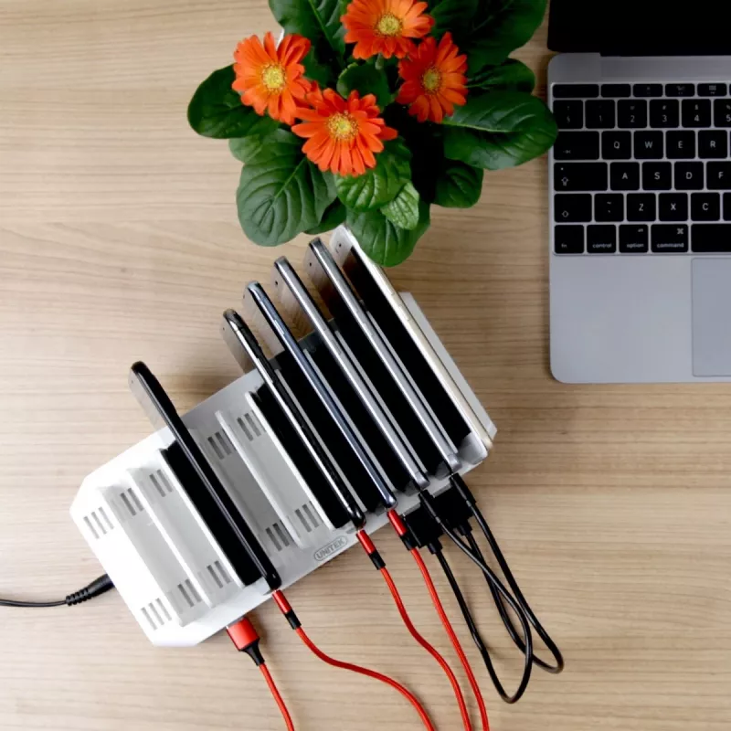 Uzlādes stacija Unitek Y-2190A — 10 × USB ports (8 × USB 2.0 + 2 × USB 3.2 Gen 1), bezvadu uzlāde, 96 W kopējā jauda
