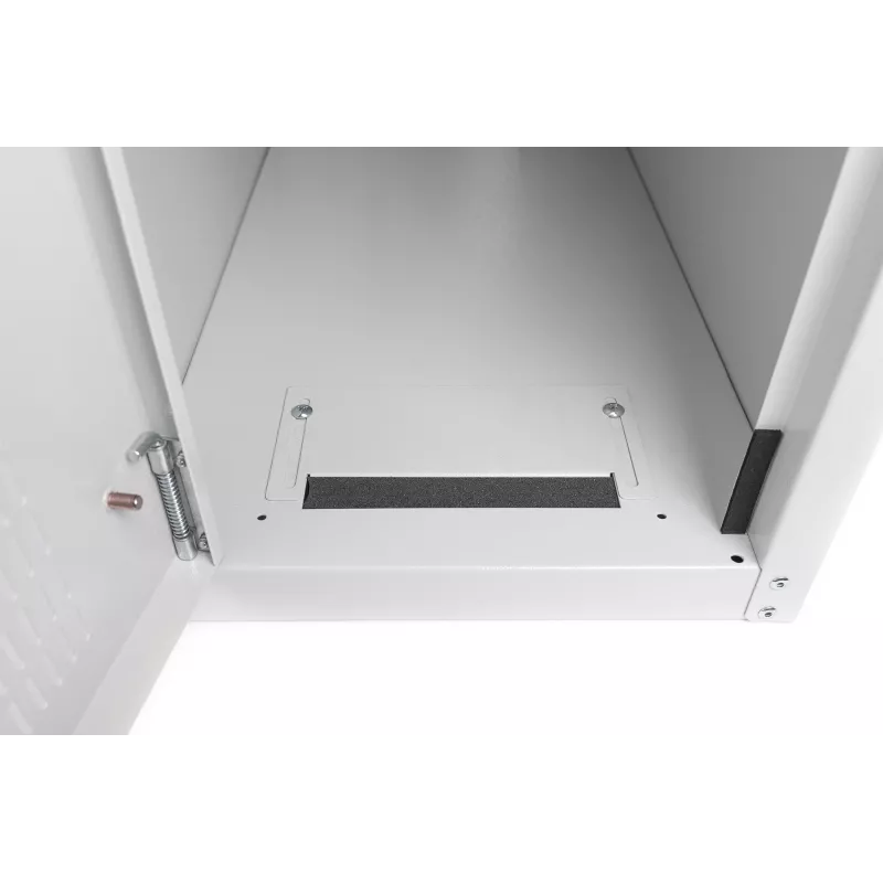 Digitus datora korpuss ar stikla durvīm, uz riteņiem, slēdzams, ar ventilācijas spraugām