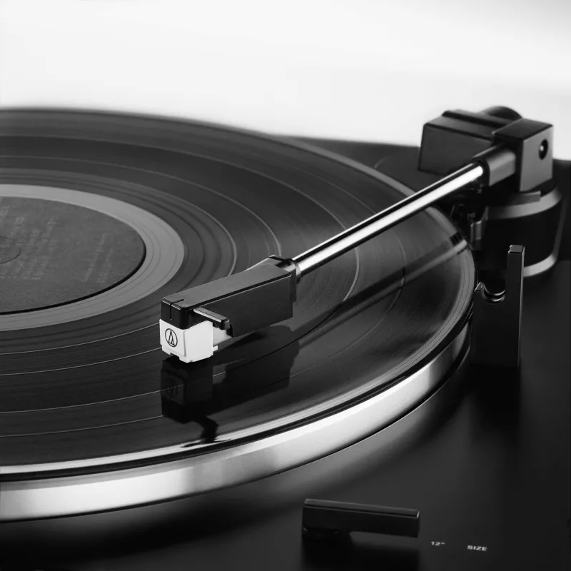 Audio Technica Unisex at-LP60XUSB pilnībā automātisks siksnas piedziņas atskaņotājs analogs un USB melnā krāsā